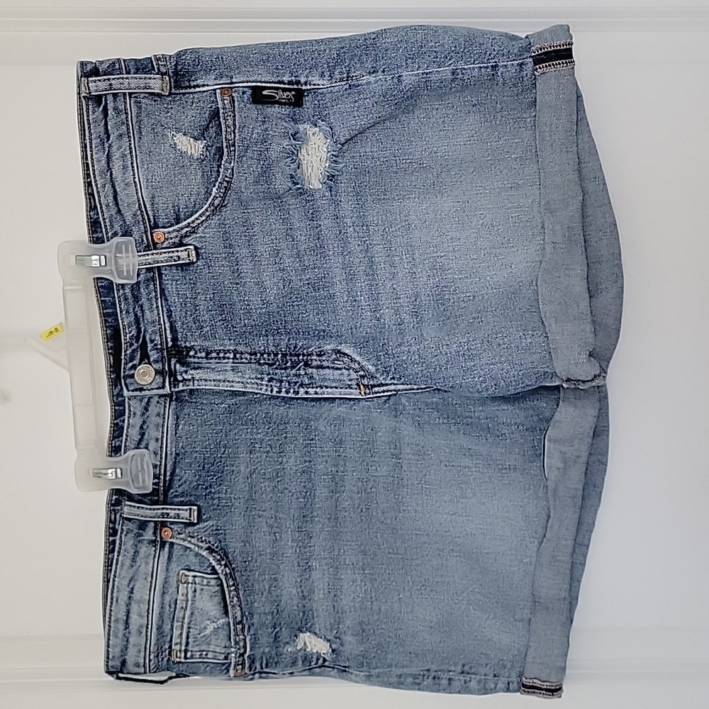 Silver brand.  Waist 33, length 4.5 inches.